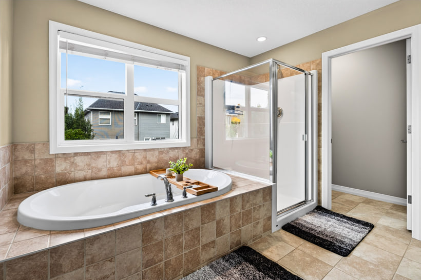 Soaker tub and separate shower, 370 Silverado Way SW